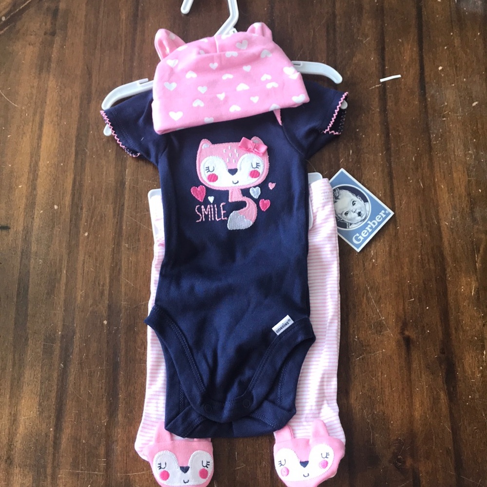 4 piece onsie set Gerber Newborn
